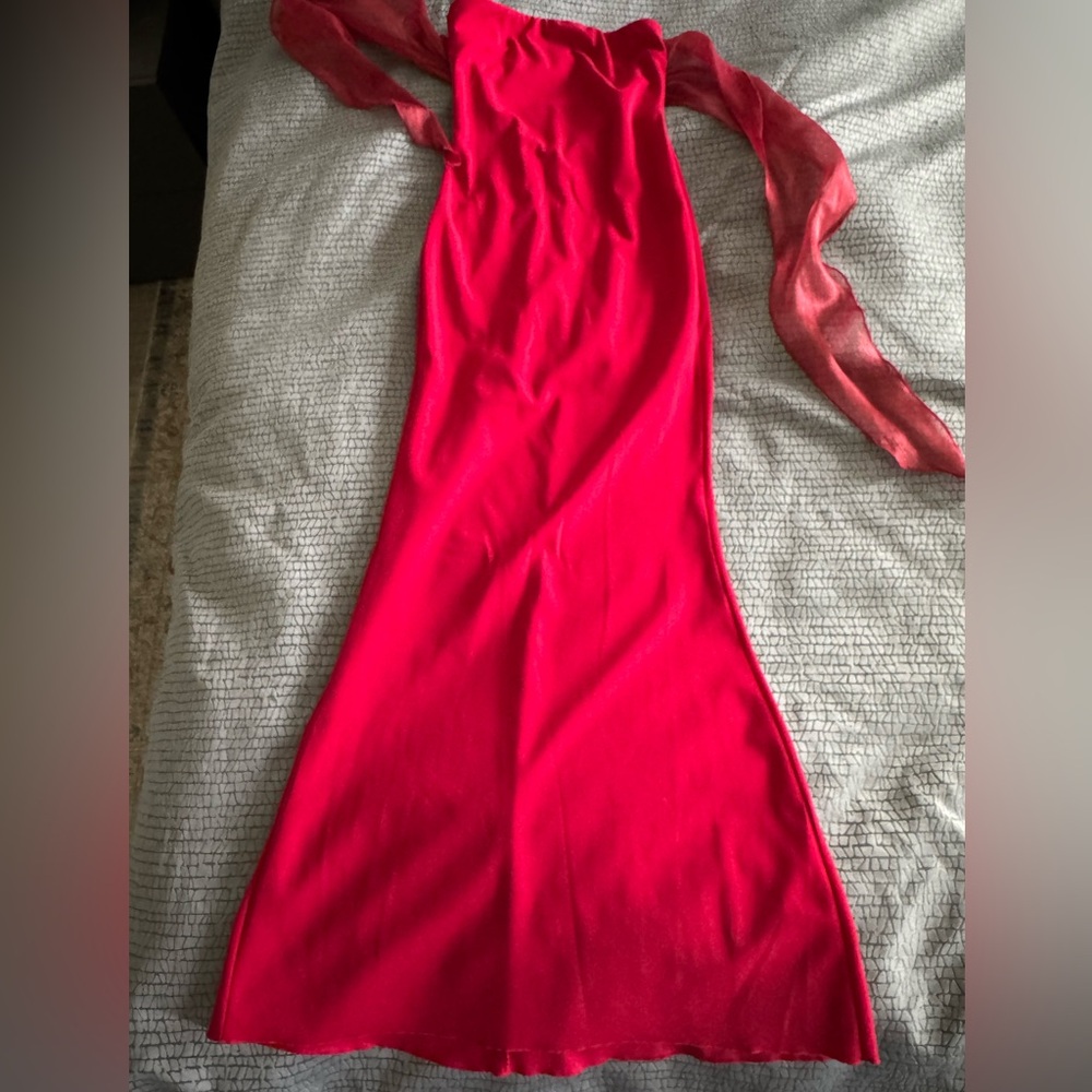 Lucy in the Sky. Back Bow Strapless Dress in Red. Size S. Good condition - Picture 13 of 15